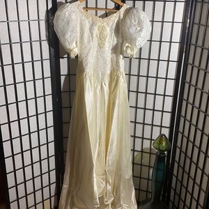 Alfred Angelo NWT Floor Sample Size 12